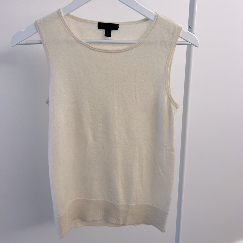 Saks Fifth Avenue Cashmere Sleeveless Sweater. Size Medium